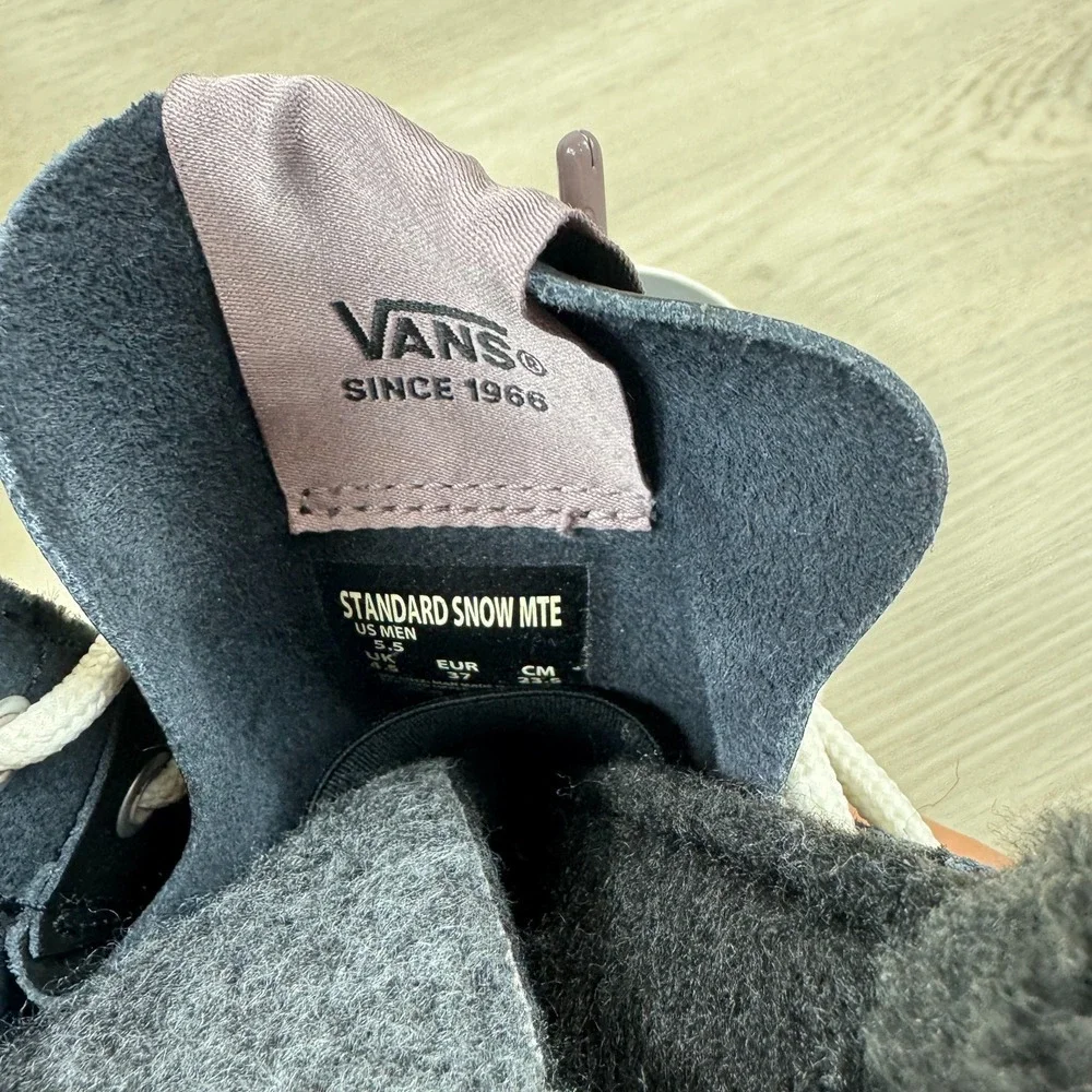 Vans Standard Snow MTE Boots Womens 7 Mens 5.5 Black Purple